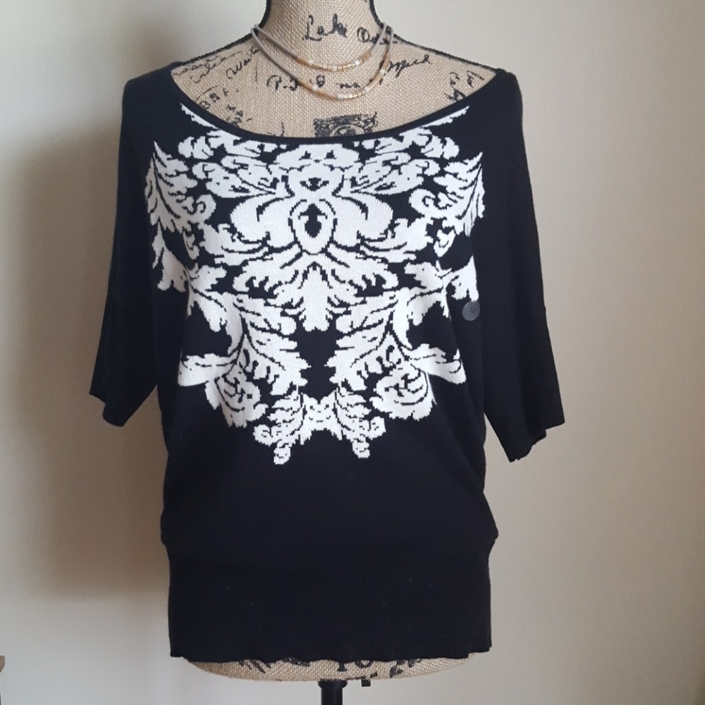 New York & Company 3/4 sleeves sweater med